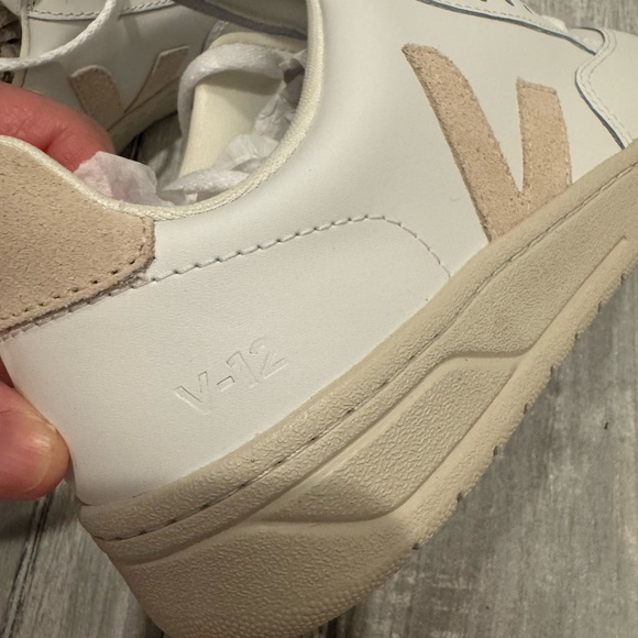 VeJa V-12 sneakers . Brand new without box - Picture 4 of 8